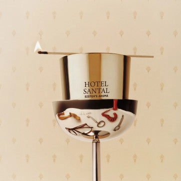 SISTERS AROMA Свічка Hotel Santal, 150 г
