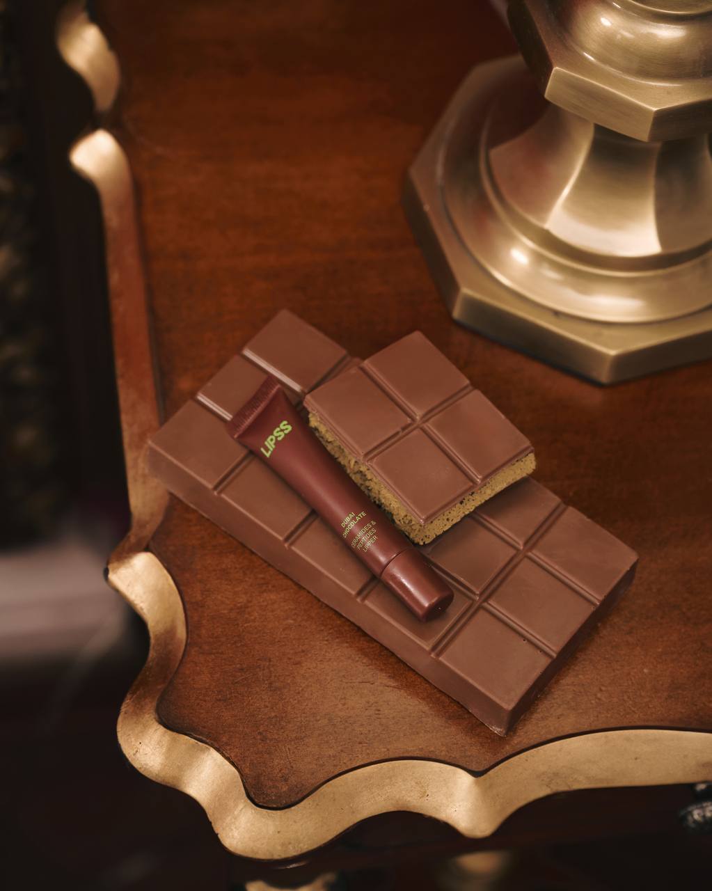 Lipper -блиск Dubai Chocolate